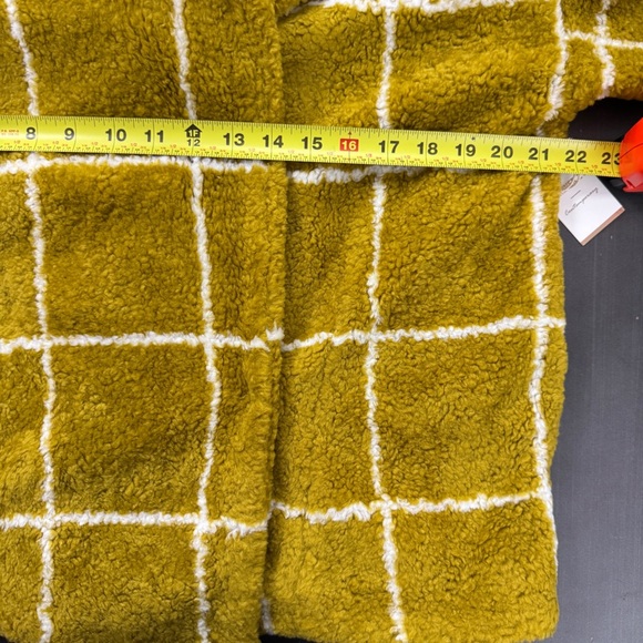 NEW Forever 21‎ Contemporary Luxury Citron Ivory Faux Shearling Coat Jacket - Picture 16 of 16